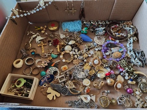 VTG Costume Jewelry Lot Necklaces Bracelets. Rings  2  Lbs wearable junk craft