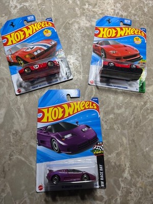 Hot Wheels Lot of 3  Ferraris and Bugatti