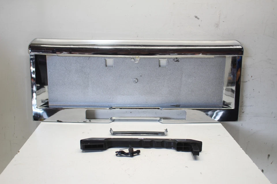 Hummer H2 2003-2007 puerta levadiza trasera desbloqueo manija de liberación y bisel cromado Foto 3 de 4