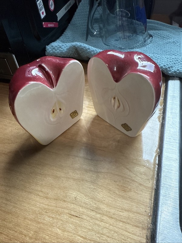 Salt & Pepper Shakers, Apples, From Otargiri, Japan, Porcelain Or Ceramic VTG