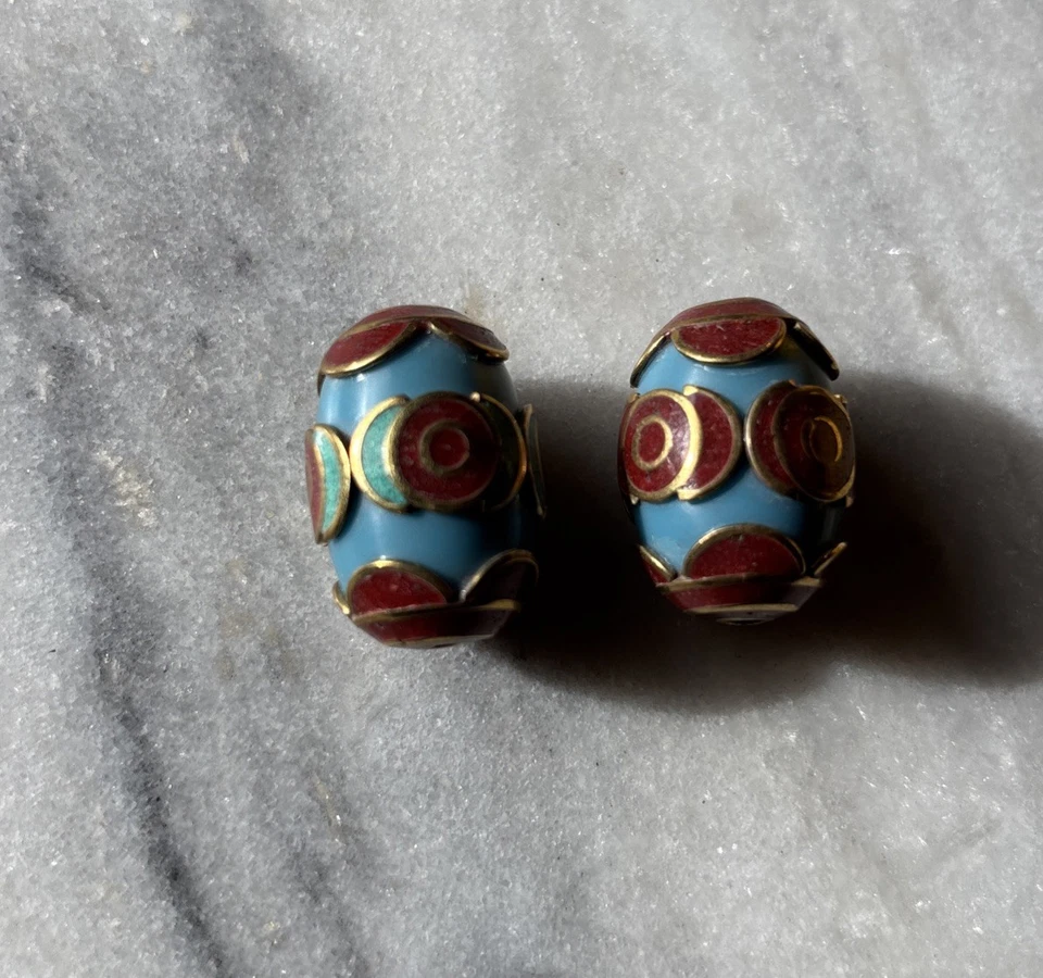 2件装藏族Copal树脂珠带珊瑚设计黄铜28x19毫米CC147 — 第 2/4 张图片