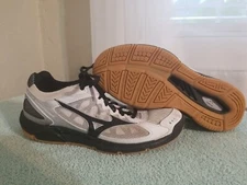 Mizuno volleyball shoes Womens size 8.5 White Black Low Sneakers Wave Supersonic