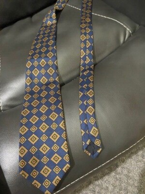 BROOKS BROTHERS Makers Tie Geometric Blue & Gold Diamonds Made in USA 100% Silk