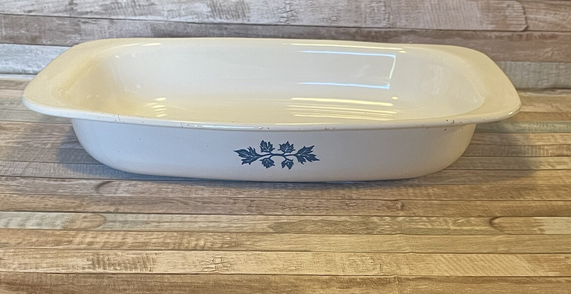 米軍 実物 OLD PYREX デザートプレート② Vintage Pyrex White w/ Blue Snowflakes Divided Casserole