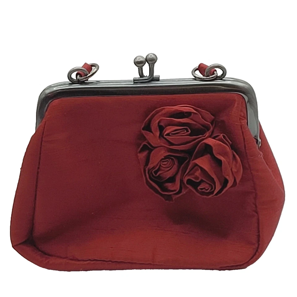 Cartera Janie and Jack Roja Seda Pequeña con Mango con Flores y Cierre de Bloqueo de Beso 2007 Foto 3 de 4