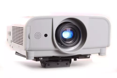 Sanyo PLC-XT20 projector 3800 ANSI lumens w/XGA resolution (430 W / 100V - 240V)