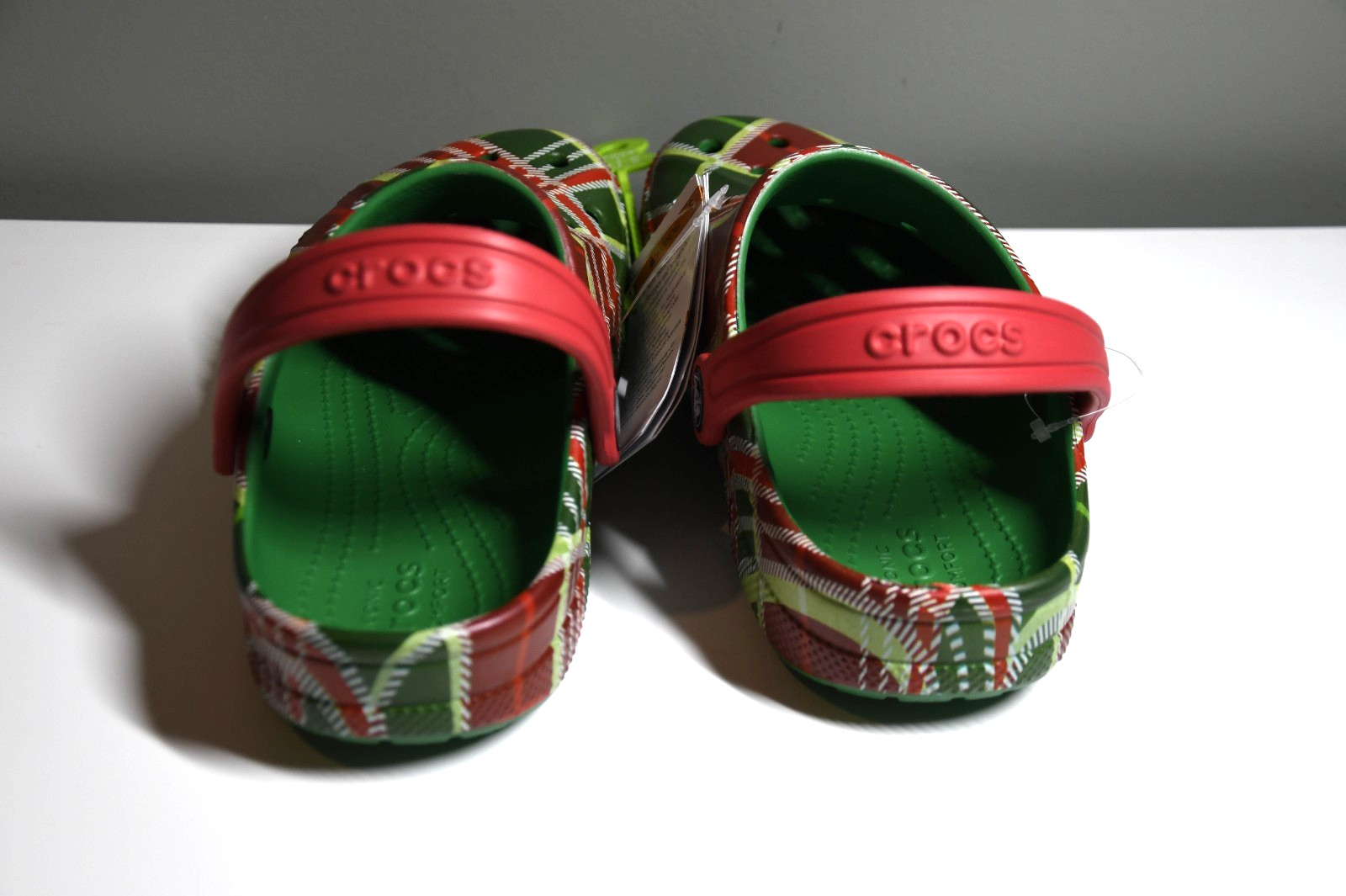 NWT Crocs Unisex Big Kid 5+ Size J3 Baya Holiday Plaid Clogs Red Green White