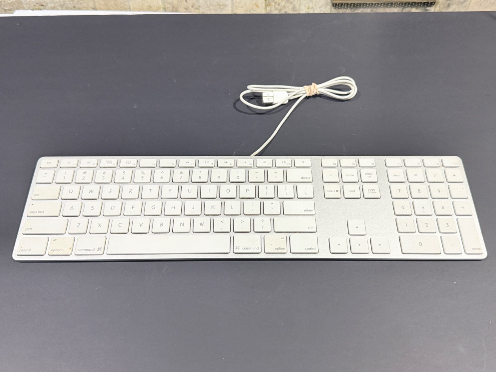 Apple A1243 Aluminum Wired Keyboard Full Size, Slim, Mac, Genuine OEM 