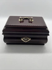 BOMBAY CO. WOOD SMALL Lidded BOX