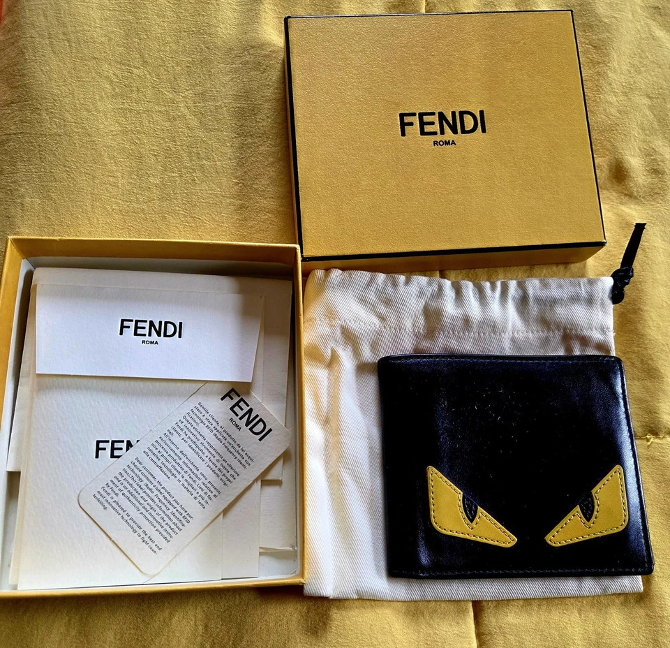 Auténtica Cartera FENDI Monster Bug Eyes Cuero Negro/Rojo Plegable 100% Auténtica Foto 2 de 4