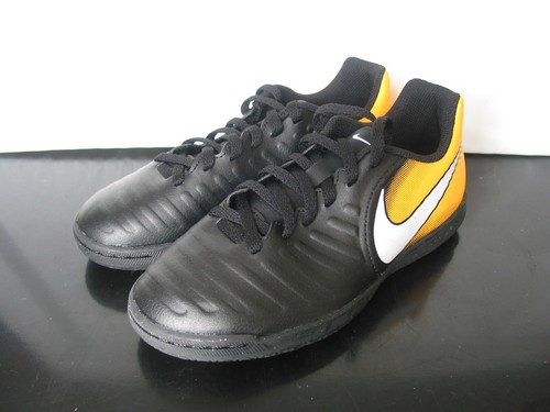 nike older boys trainers