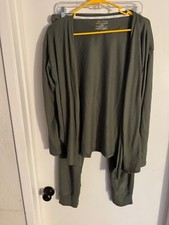 Women"Live 2 Lounge" olive green,2piece lounge set. Size Large