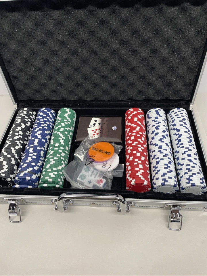 VTG Cardinal's Professional Texas Hold'em Poker Set & Aluminum Carrying Case RTS - Image 2 of 4