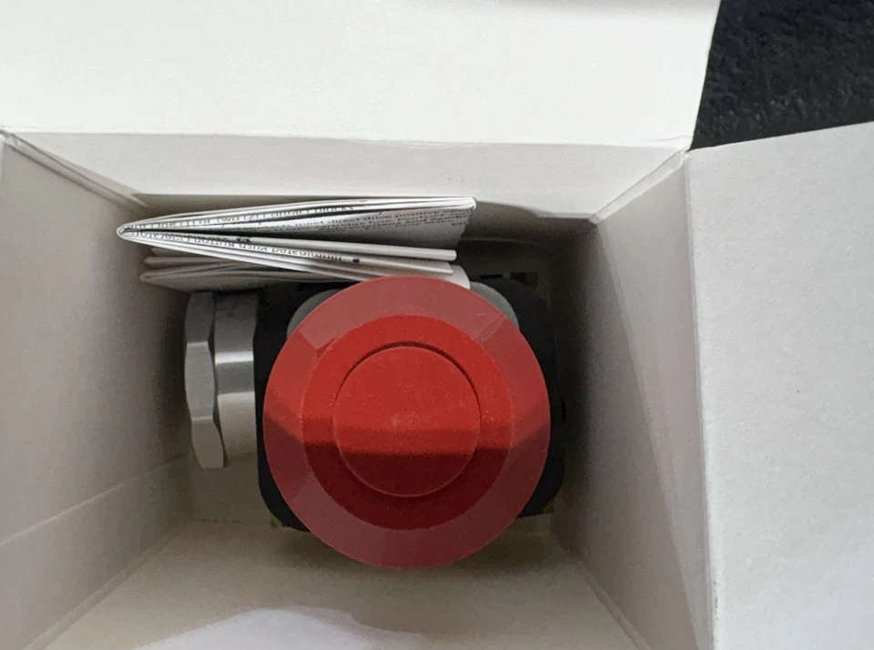 ALLEN-BRADLEY 800T-FX6A5S Series T Push/Pull Operator Red Cap 2 POS - New in Box - Image 3 of 4