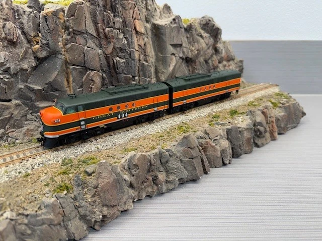 Intermountain Great Northern EMD FT AB Cab # 404 HO locomotives With DCC & Sound - Image 2 of 4