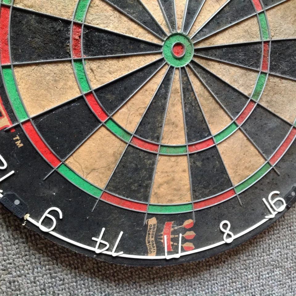 Winmau Blade 3 Dartboard(Used) Good Condition - Image 4 of 4