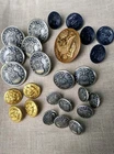Vintage Lot Of  25 USA Military Buttons - Air Force & Navy + WW2 Hat Badge