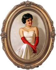 Oval-Shaped Vintage Photo Frame with Gilded Ornate Patterns,Exuding Timeless Ele