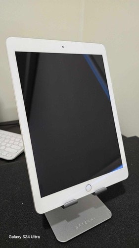 Apple iPad 5th Gen 9.7″ Wi-Fi 128GB Silver Tablet Retina Display A1822 2017 - Picture 2 of 2