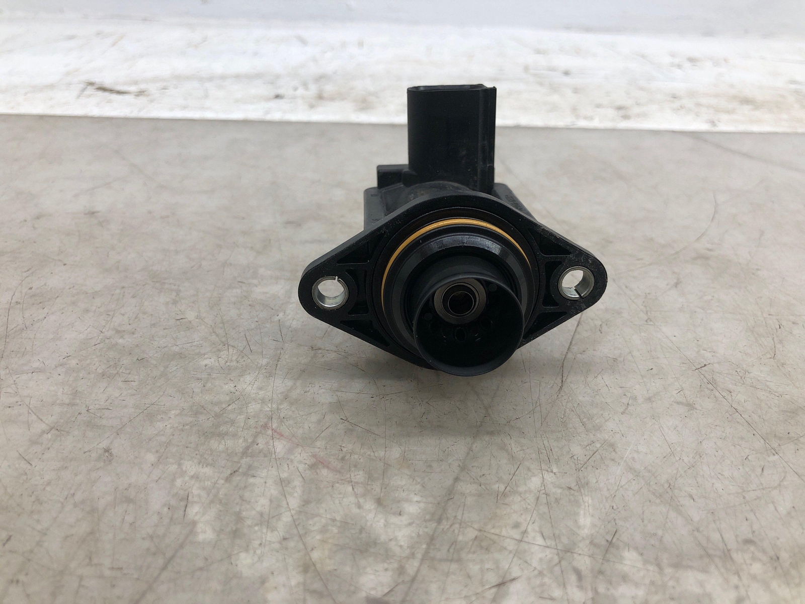 2016-2020 BENTLEY BENTAYGA (A) ENGINE TURBOCHARGER DIVERTER VALVE 03C145710E