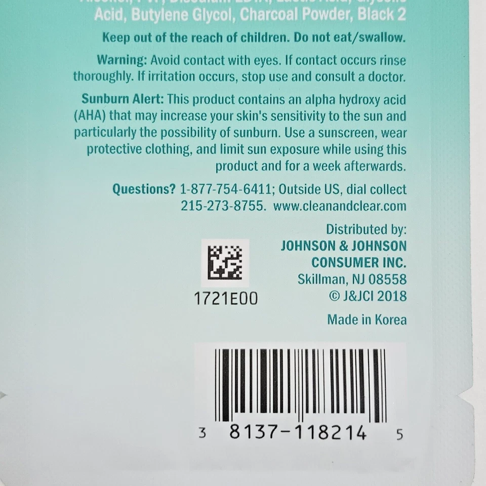Clean & Clear Deep Action Peel Off Mask Activated Charcoal Oil-Free 2 Pack - Image 4 of 4