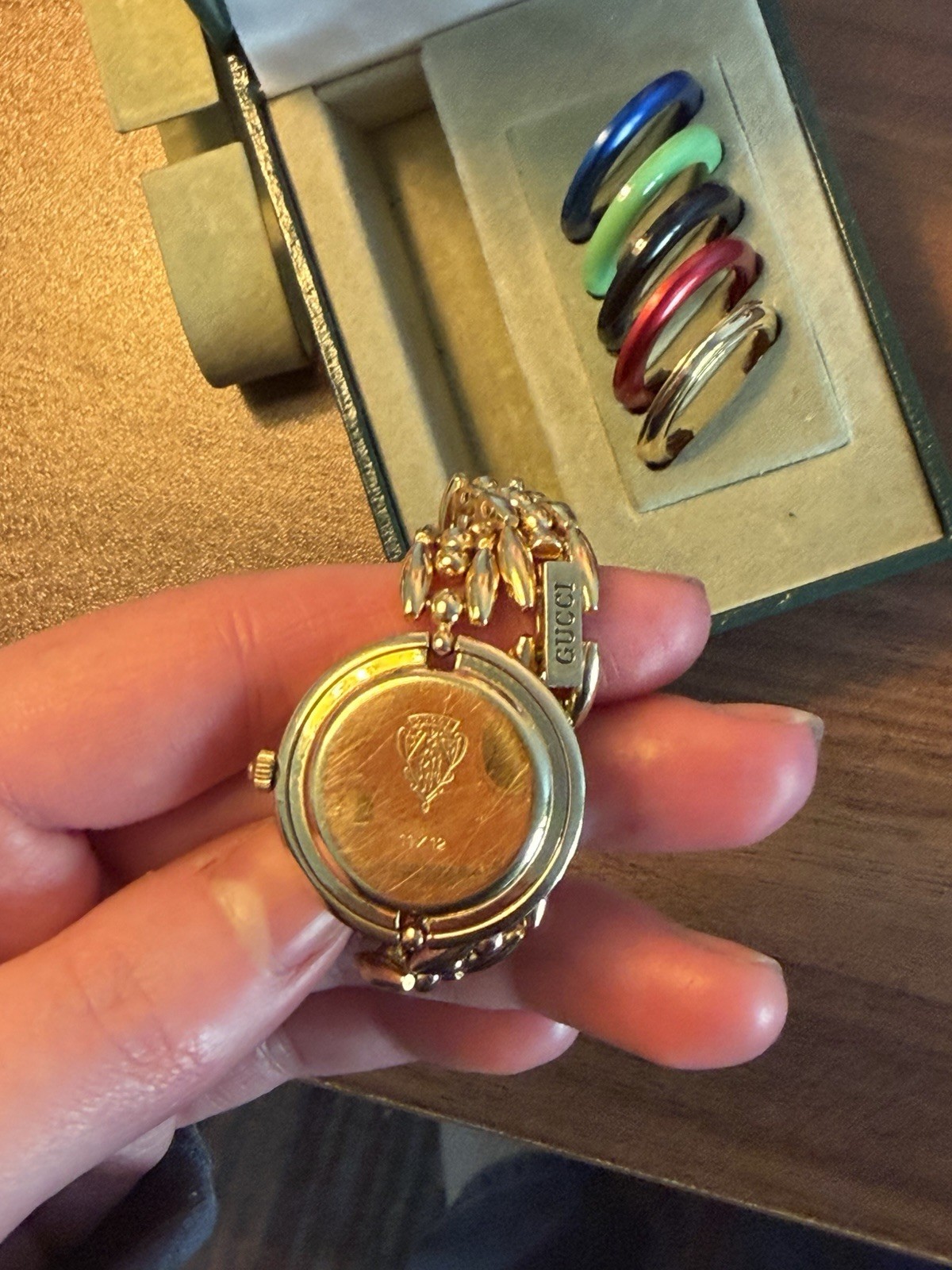 Authentic Gucci Watch with 8 Interchangeable Beze… - image 5