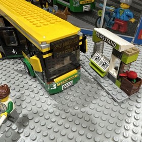 LEGO City 60154 Bus Station 100% Complete Box & Instructions Excellent Condition
