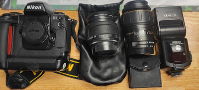 Pre Owned | Nikon D1 / 25201 D Series 2.7MP Digital SLR Camera Bundle