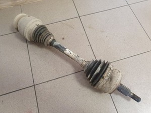 Volkswagen Transporter - Caravelle T5 2006 Links Antriebswelle vorne Diesel