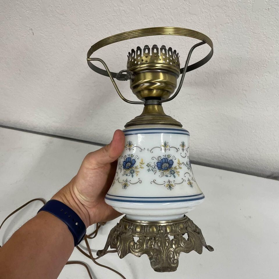 Antique Vintage Hurricane Lamp Quoizel Inc. 1973 19603 1/4 White RD