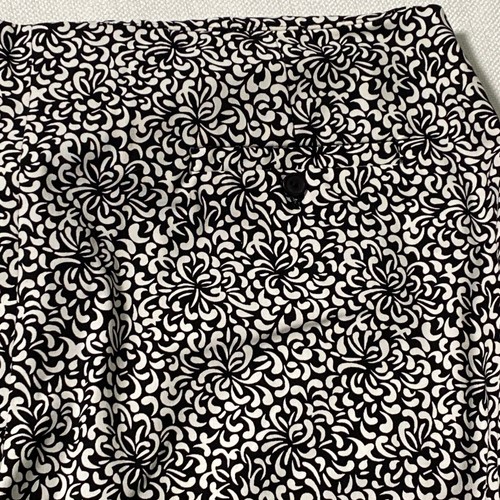 New York & Co. Damen City Stretch Caprihose Größe 10 Paisley schwarz & weiß - Bild 5 von 11