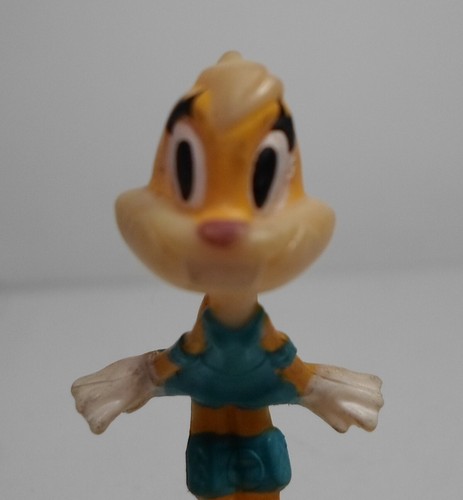 WARNER Bros LOONEY TUNES 2'' LOLA BUNNY SKATER SKATEBOARD RACER BUGS PVC FIGURE - Picture 3 of 9