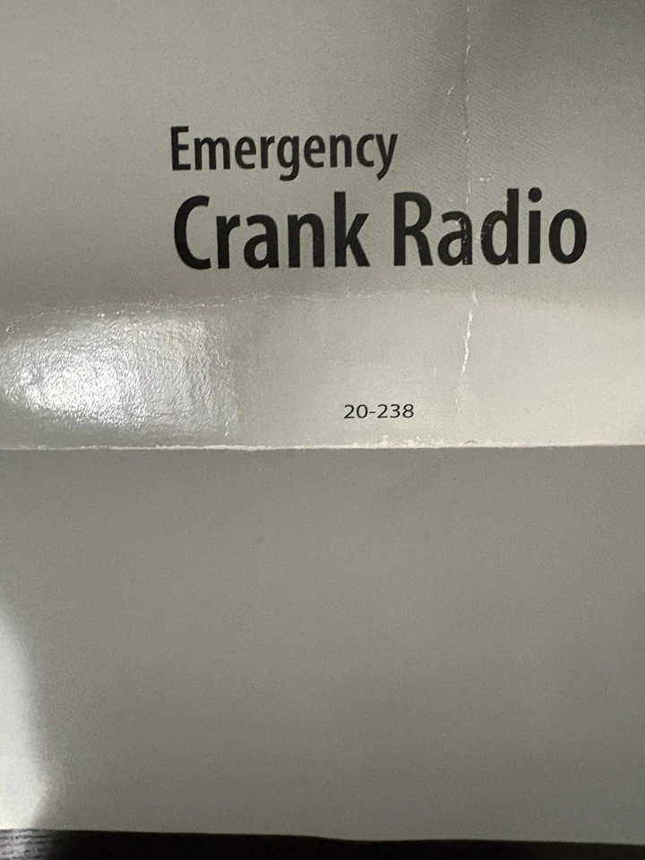 Radio Shack 20-238 Emergency Crank Radio Flashlight Generator Powered - Image 2 of 4
