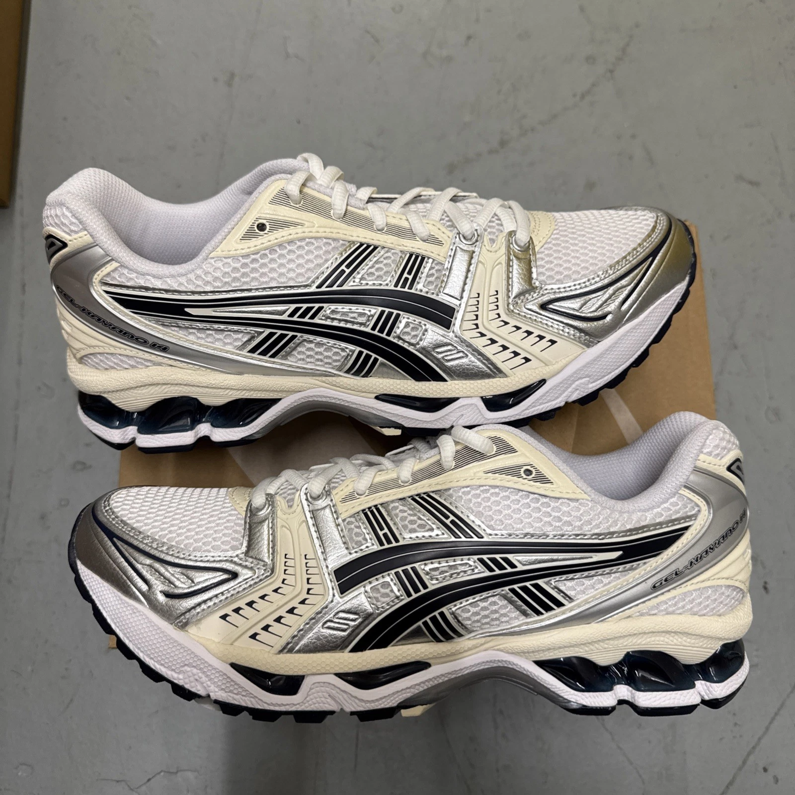 Asics Gel Kayano 14 White Midnight UK9 nuovo a mano pronto per la spedizione ???