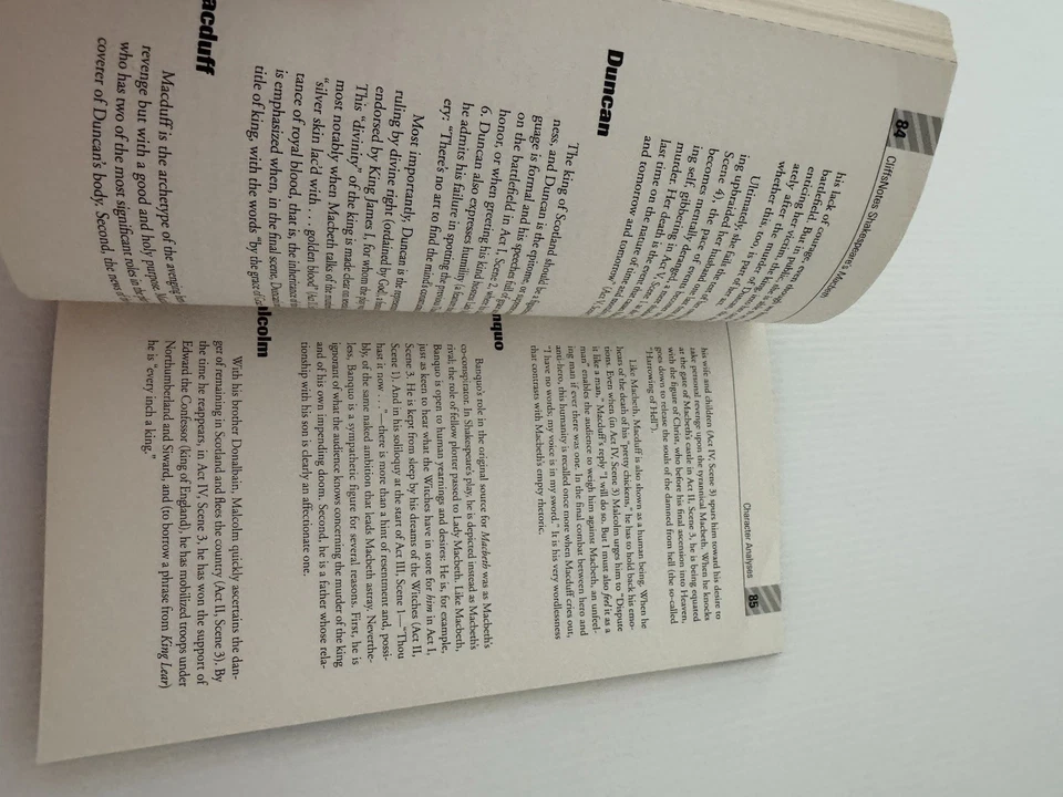 CliffsNotes on Shakespeare's MacBeth; Cliffsnotes- paperback, - Image 4 of 4
