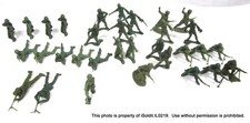 LOT 32 VINTAGE PLASTIC GREEN ARMY MEN Various Positions