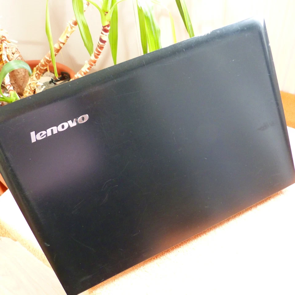 Lenovo Z50 ULTRABOOK 15 pollici FULLHD l SSD Windows 11 l AMD QUAD CORE l 8 G... - Immagine 2 di 4