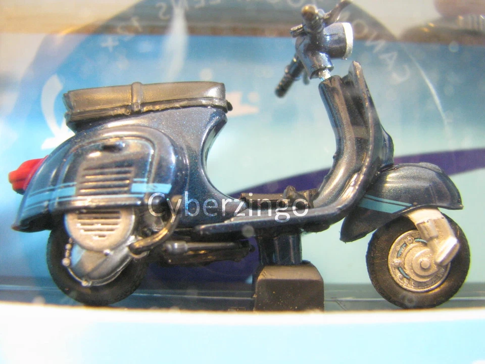 1976 Vespa 125 ET3 Blue Scooter 1/32 Scale Model NewRay - Image 2 of 4