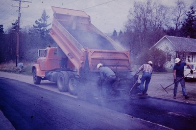 MAY 1975 Dump Truck Men Working On Road  Ektachrome Slide CD-N