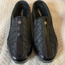 New Women’s Easy Spirit Slip On’s Size 9M