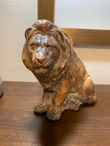 VTG CERAMIC OR PLASTER ANTIQUED PAINTED LION STATUE