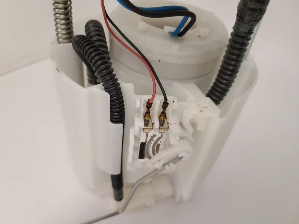 2014-2017 MAZDA 6 Fuel Pump Assembly Tank Mounted PE111335X Foto 3 de 4