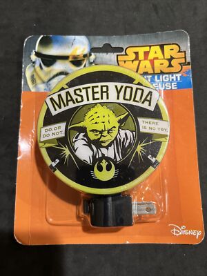 Disney STAR WARS Master Yoda Plug-in NIGHT LIGHT Lamp NEW!