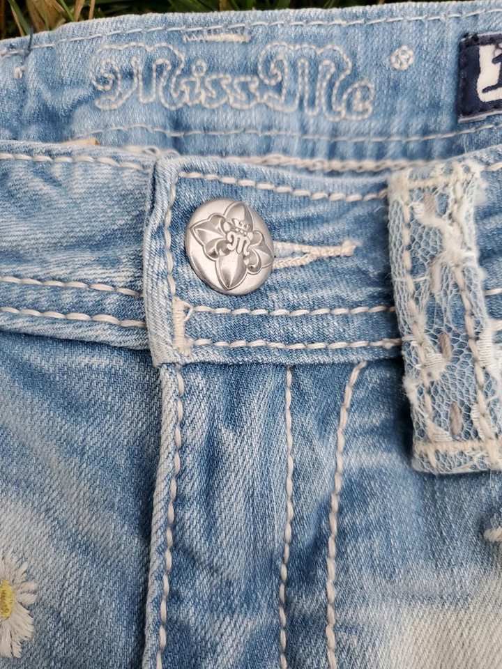 Pantalones cortos de mezclilla Miss Me para niñas margarita flores bordados talla 14 jean Jk72634 Foto 4 de 4