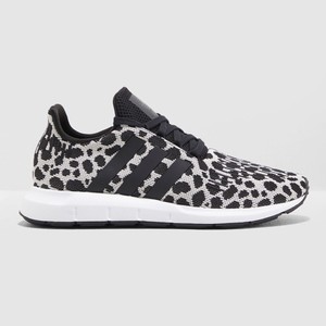 swift run sneaker black