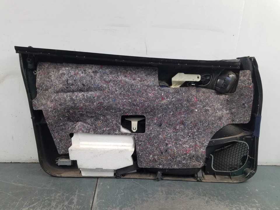 2005 Pontiac GTO Right Passenger Door Panel #2371 S1 - Image 4 of 4