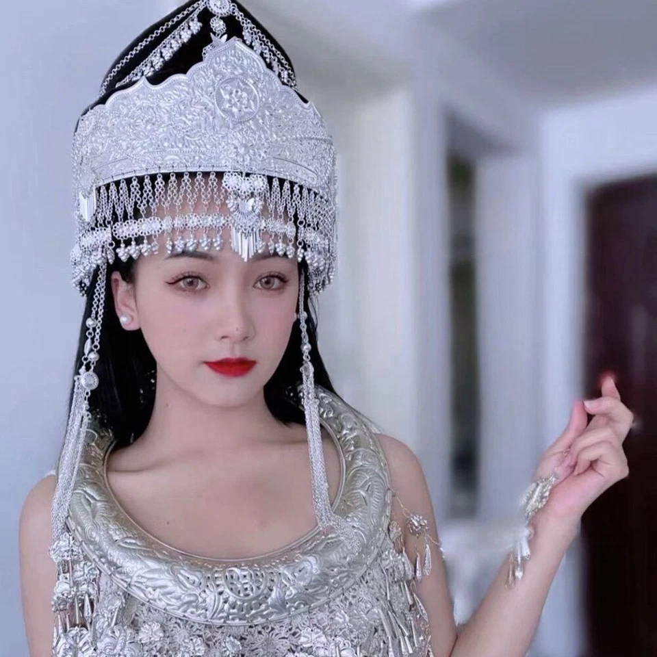 Hermoso tocado Miao plateado para mujer rendimiento nacional Foto 2 de 4