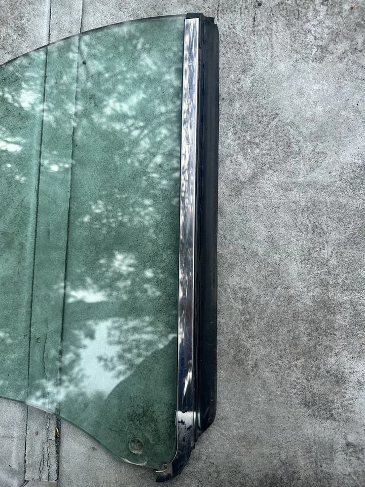 Dodge Dart 1973-1976 2 puertas Cuarto derecho ventana Hollander número #3836 Foto 3 de 4