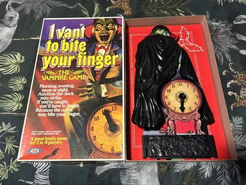 *VINTAGE* I Vant To Bite Your Finger - IDEAL/Hasbro 1981 Board Game complete