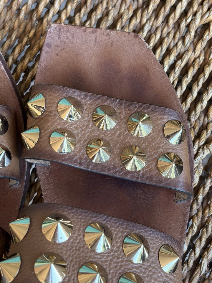 Sandalias planas Pedro Garcia de cuero tostado con tachuelas EU 38 - US 8 ver gráfico Foto 4 de 4